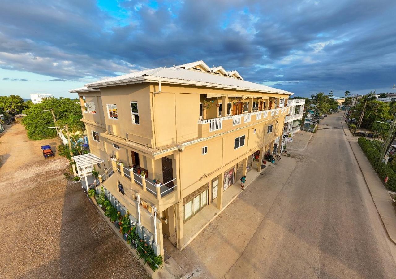 Louis' Apartments Placencia Ngoại thất bức ảnh