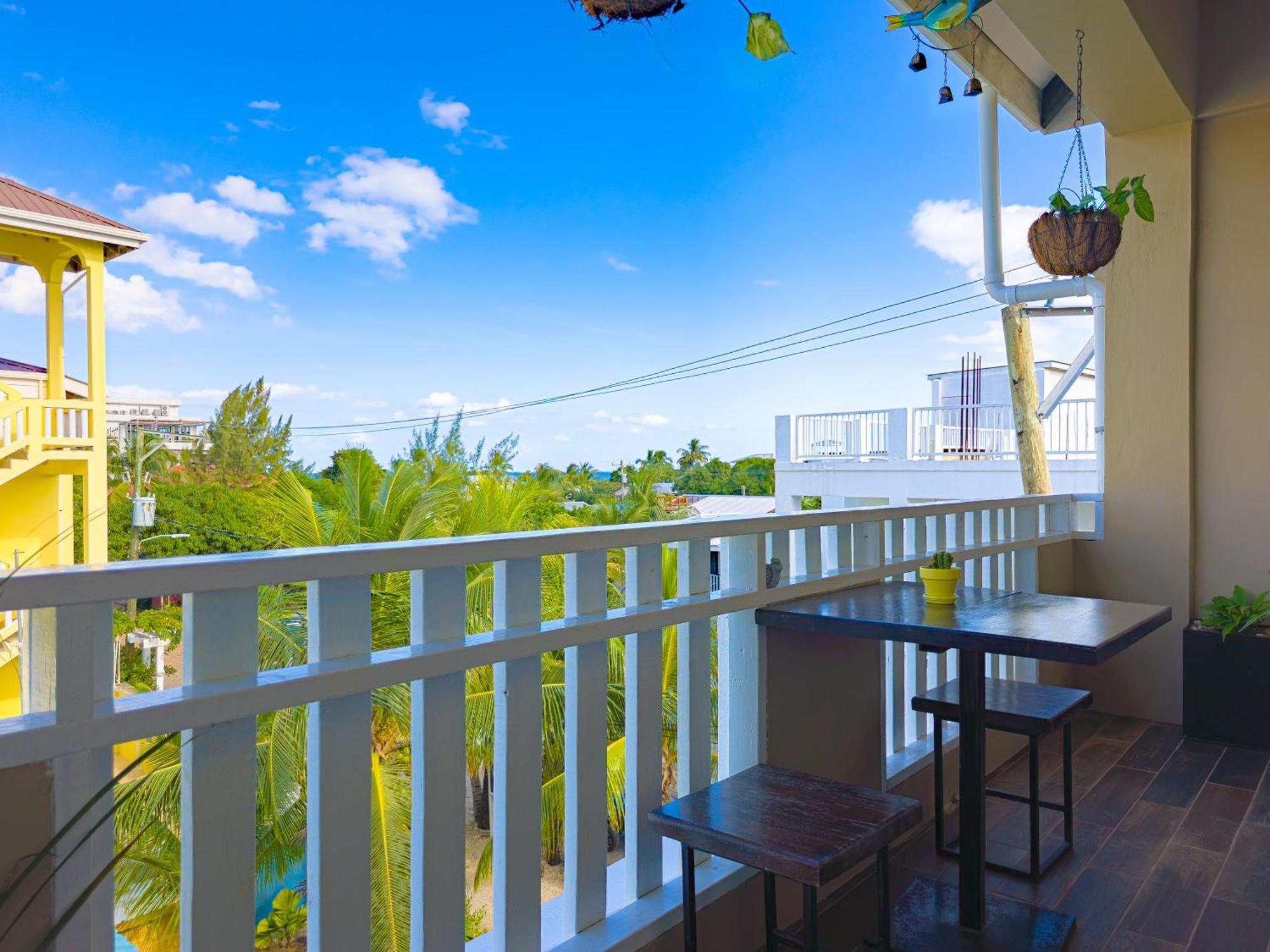 Louis' Apartments Placencia Ngoại thất bức ảnh