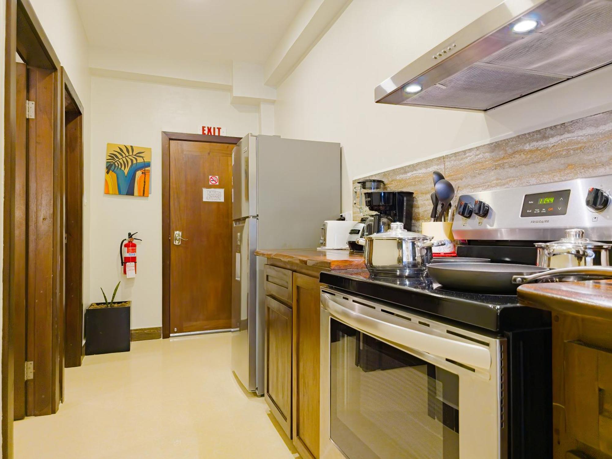 Louis' Apartments Placencia Ngoại thất bức ảnh