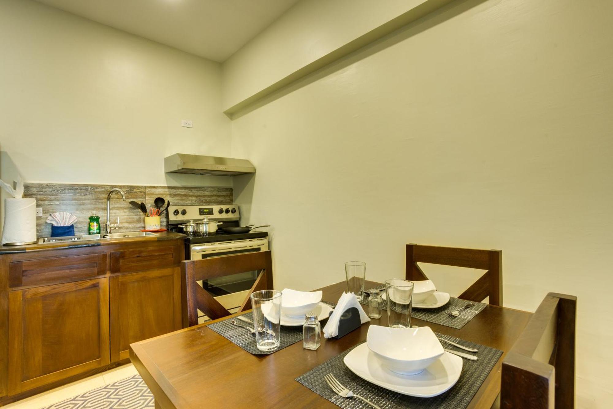 Louis' Apartments Placencia Ngoại thất bức ảnh