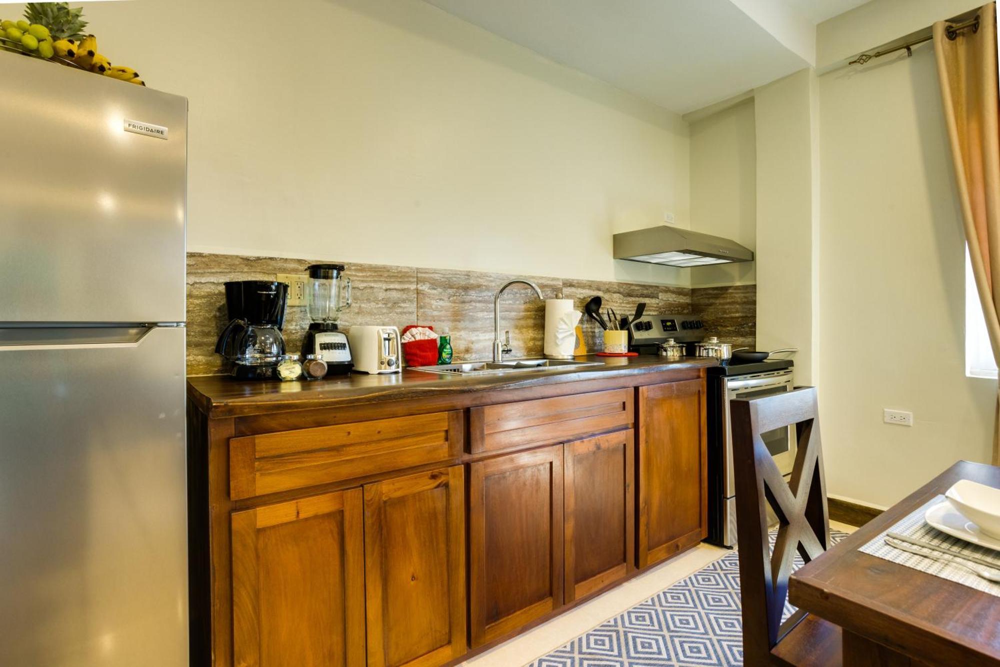 Louis' Apartments Placencia Ngoại thất bức ảnh