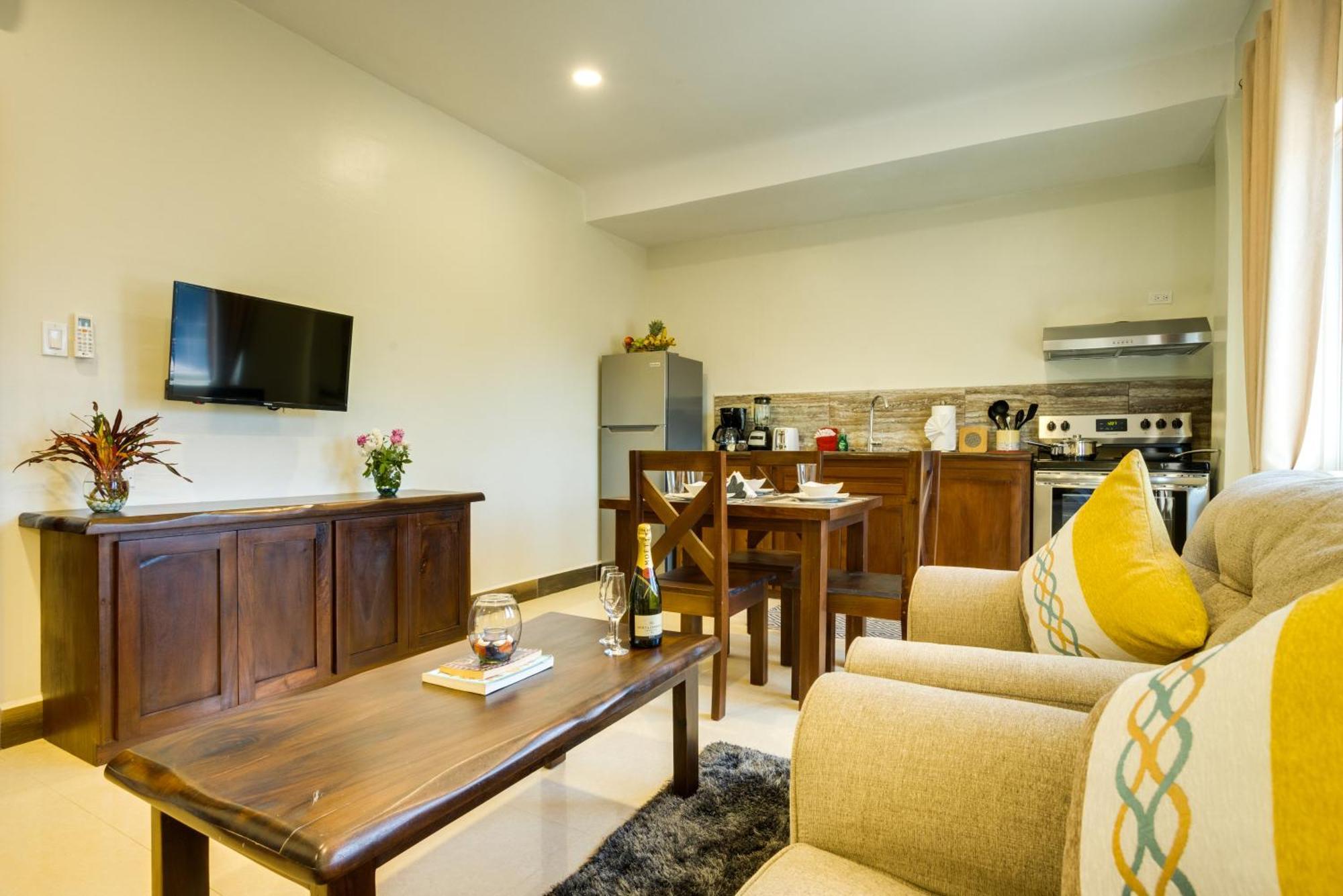 Louis' Apartments Placencia Ngoại thất bức ảnh