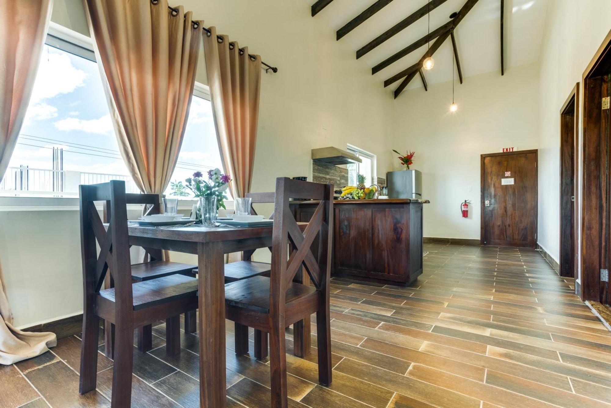 Louis' Apartments Placencia Ngoại thất bức ảnh